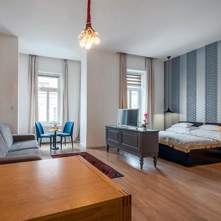 Baross Boutique Apartman 杰尔 外观 照片