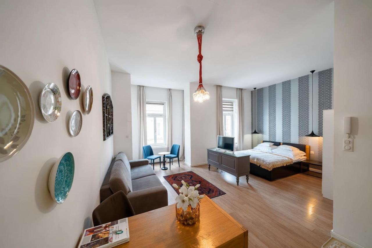 Baross Boutique Apartman 杰尔 外观 照片