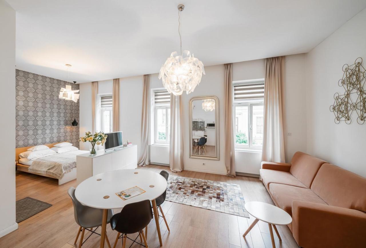 Baross Boutique Apartman 杰尔 外观 照片