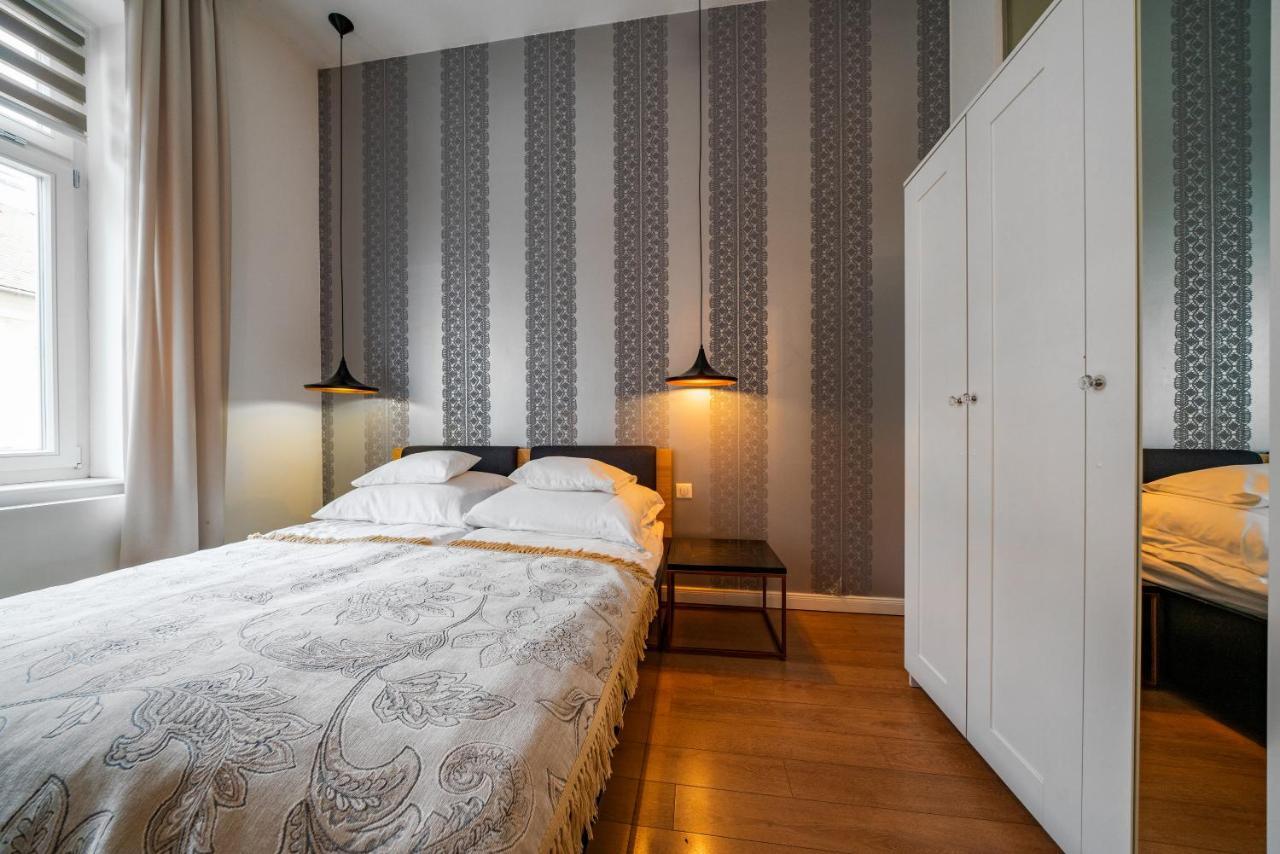 Baross Boutique Apartman 杰尔 外观 照片