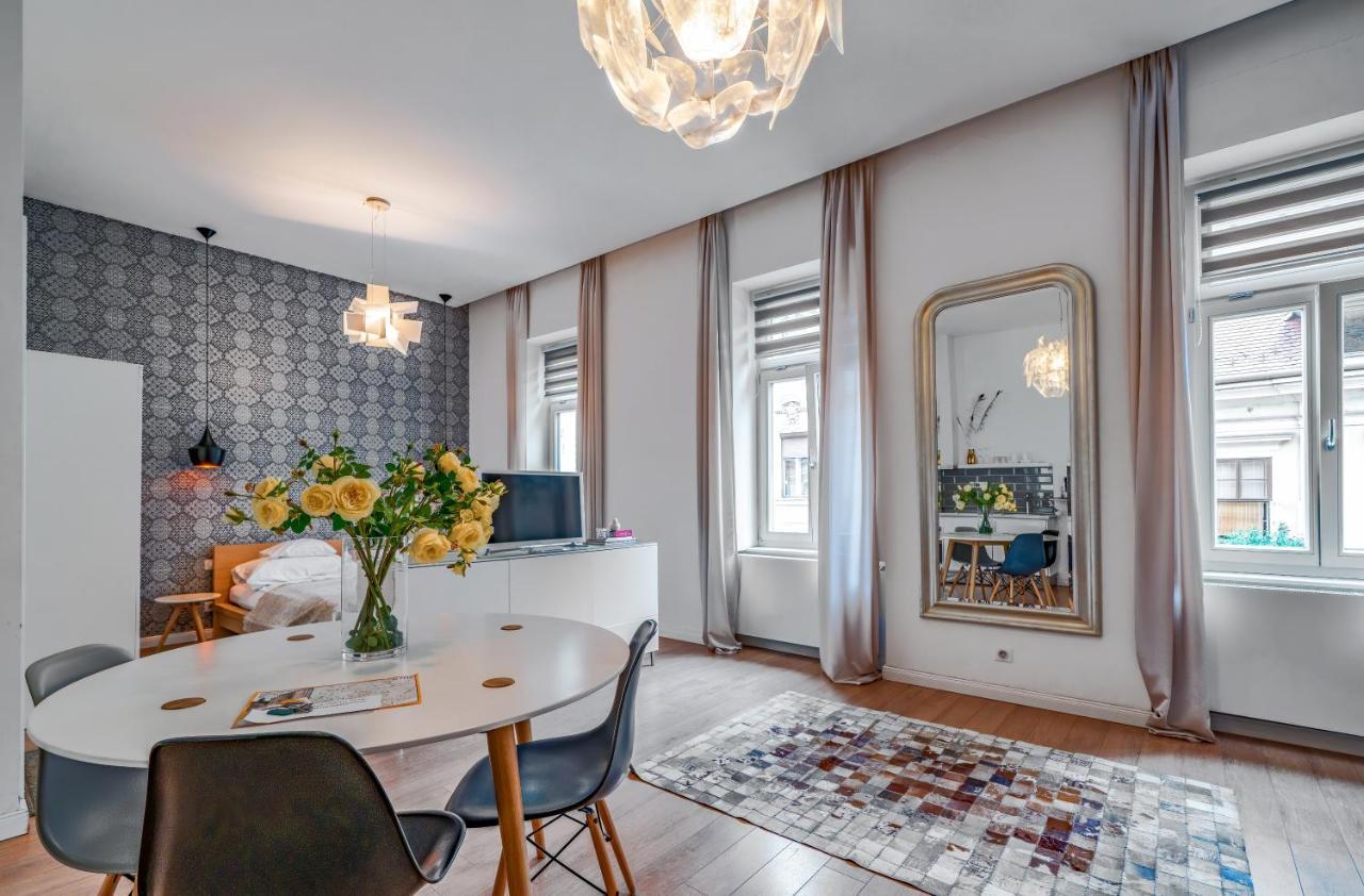 Baross Boutique Apartman 杰尔 外观 照片