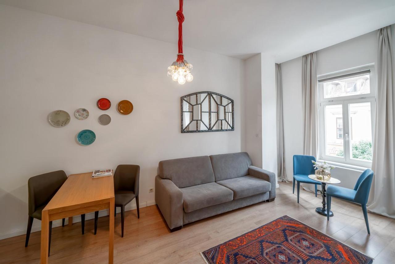 Baross Boutique Apartman 杰尔 外观 照片