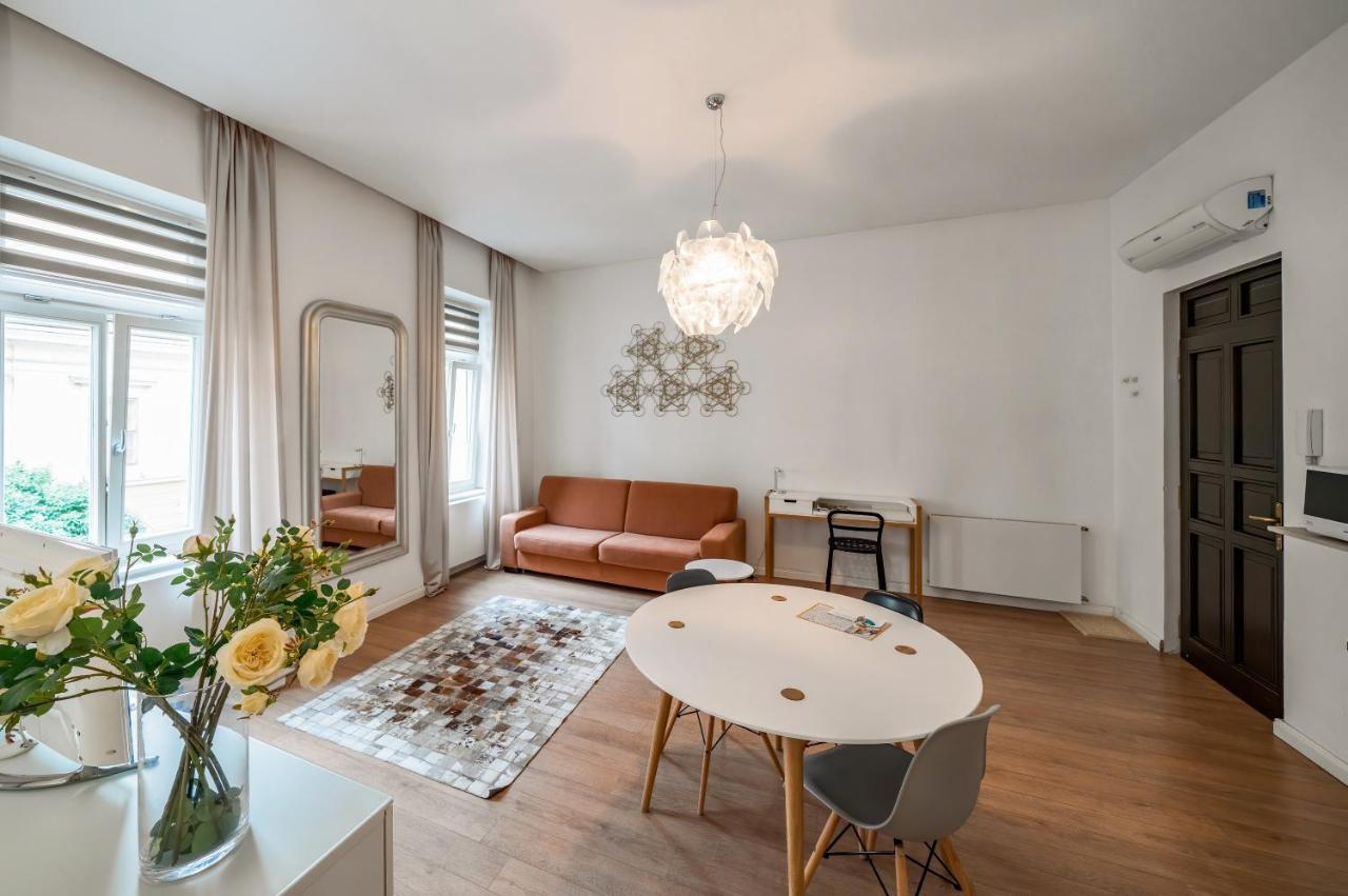 Baross Boutique Apartman 杰尔 外观 照片