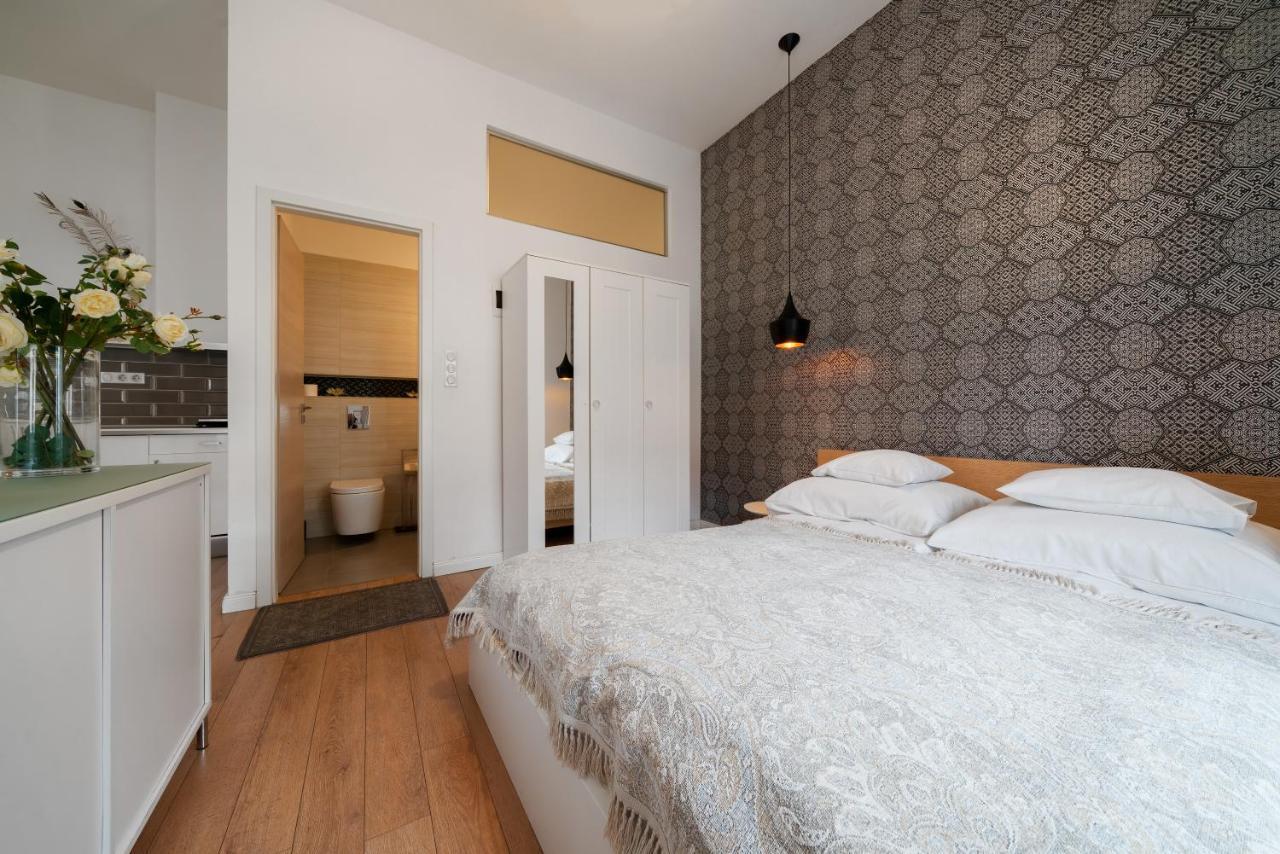 Baross Boutique Apartman 杰尔 外观 照片