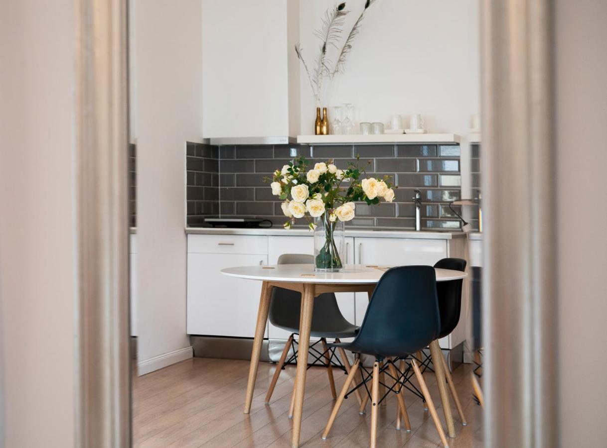 Baross Boutique Apartman 杰尔 外观 照片