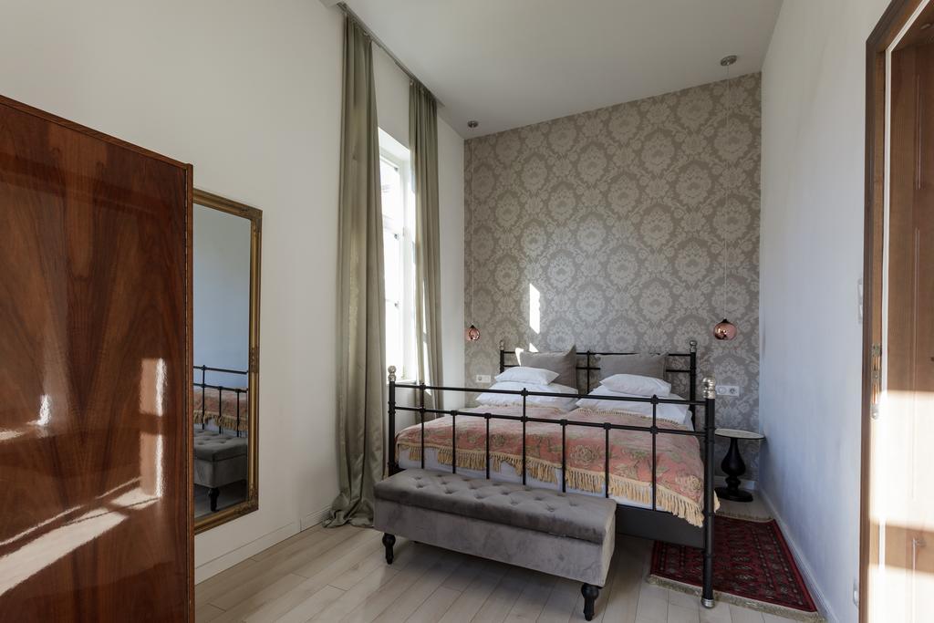 Baross Boutique Apartman 杰尔 外观 照片