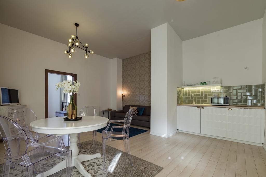 Baross Boutique Apartman 杰尔 外观 照片